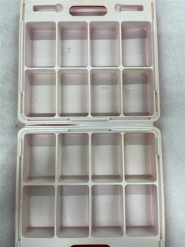 Red Plastic Carry Case 4x4 Holds 8 Cars Stompers Rough Riders LJN Vintage - Image 3