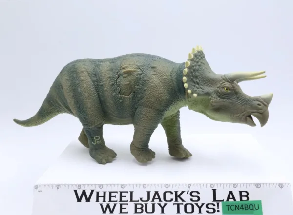 Triceratops JP08 W/ Damage Wound Piece Jurassic Park 1993 Kenner Figure